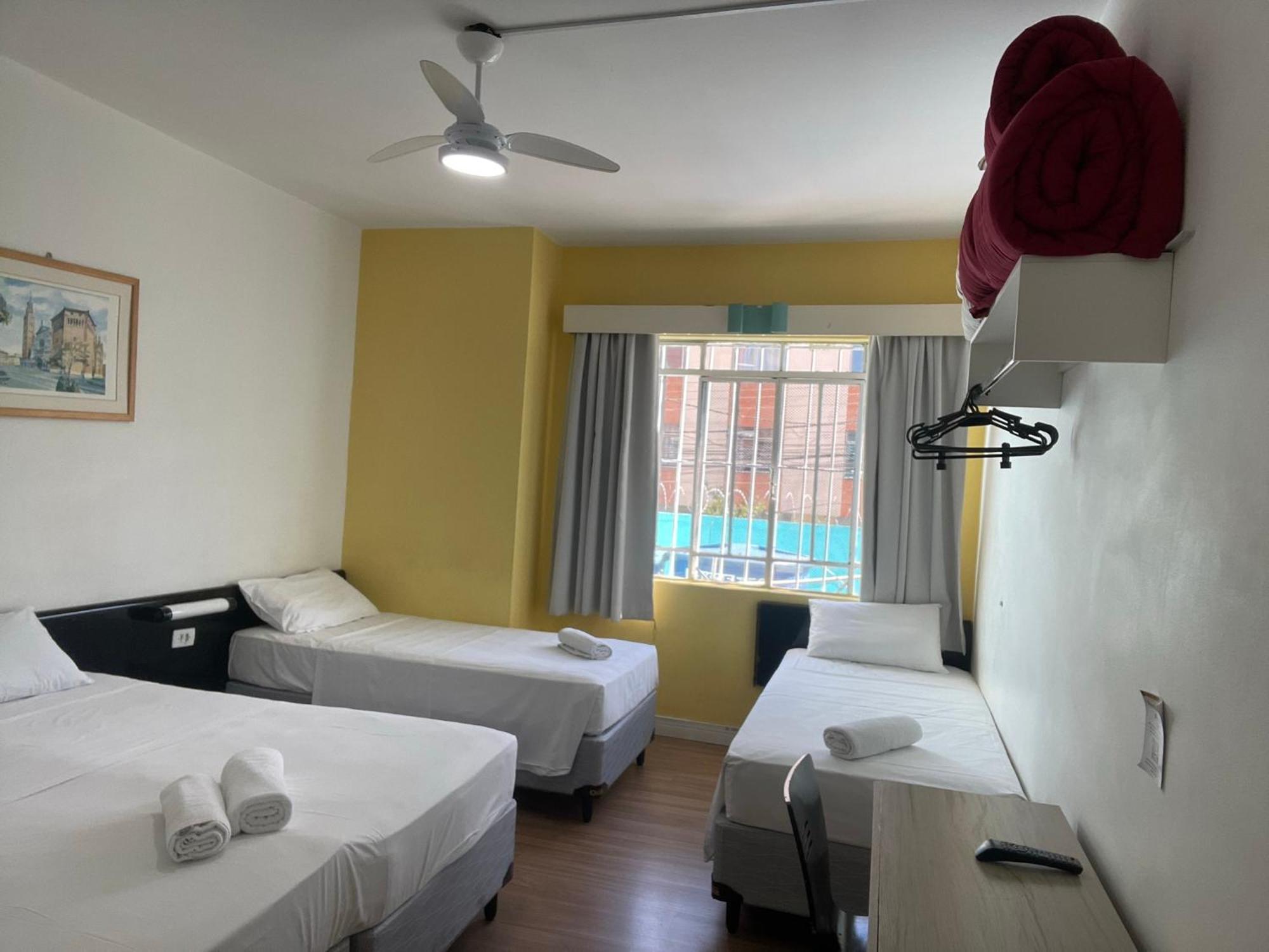 Hotel Blumenau Centro Curitiba Room photo